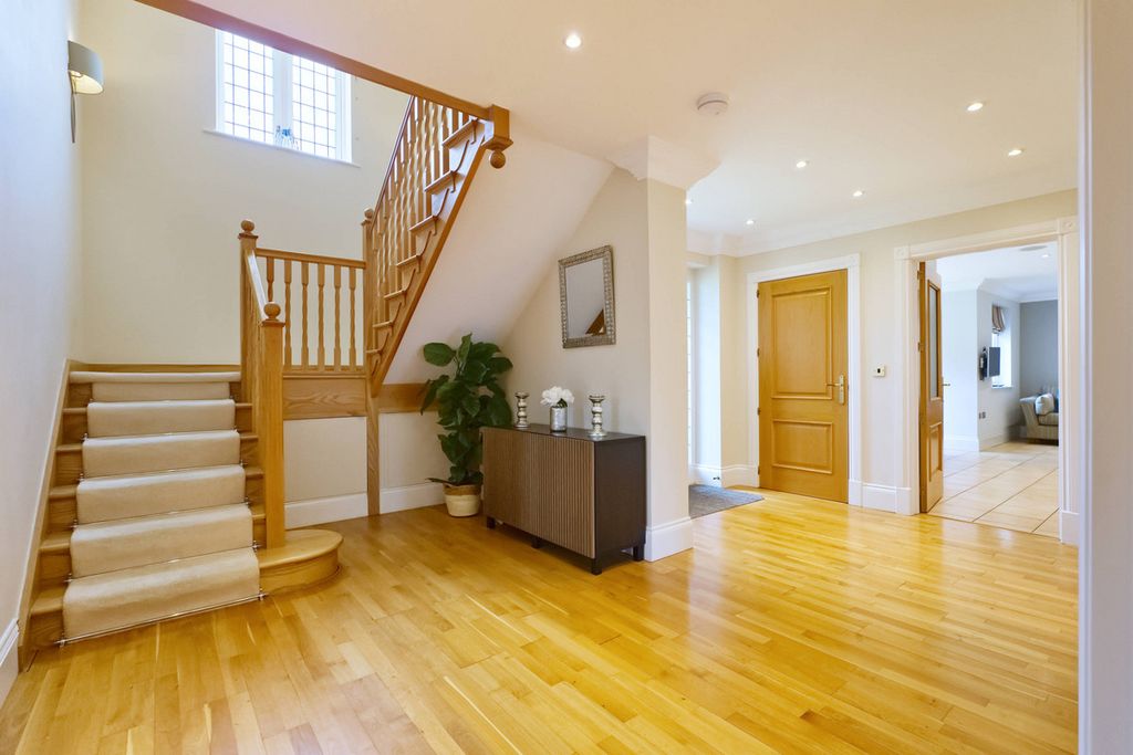 Property photo 1 of 25