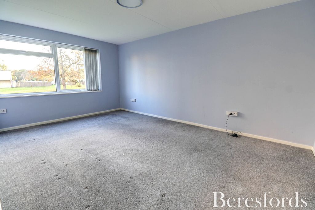 Property photo 2 of 11 Lounge