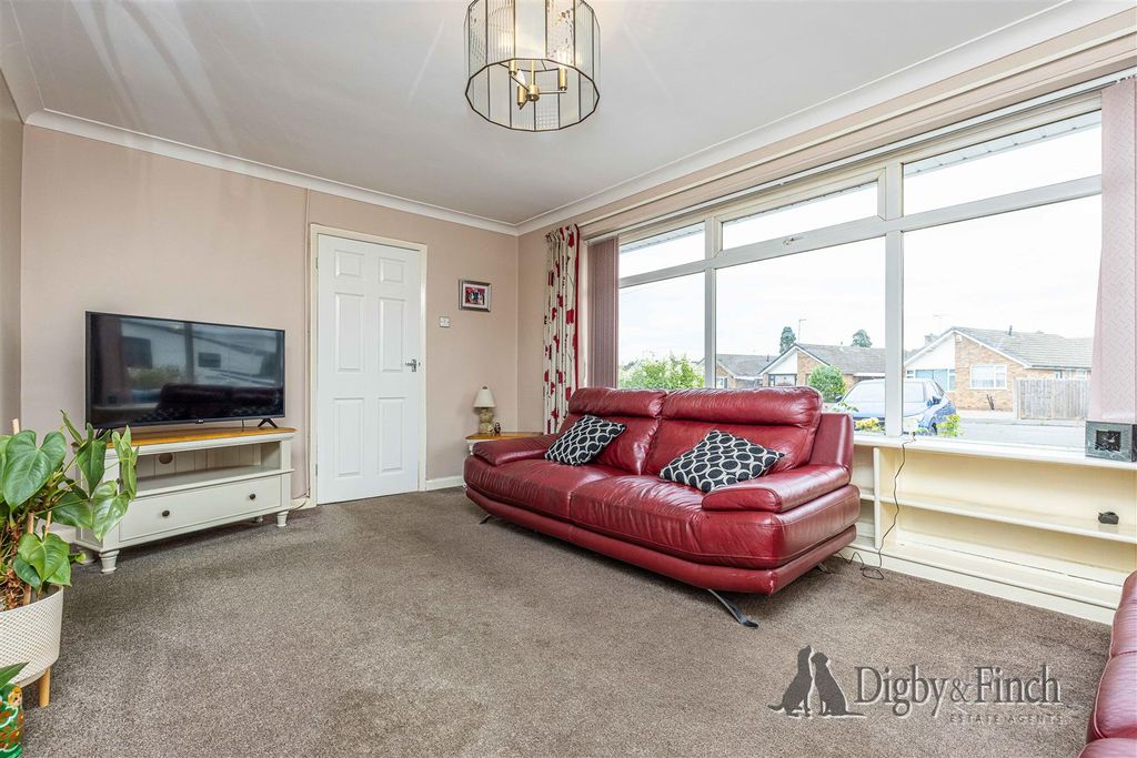 Property photo 3 of 19 Sitting Room