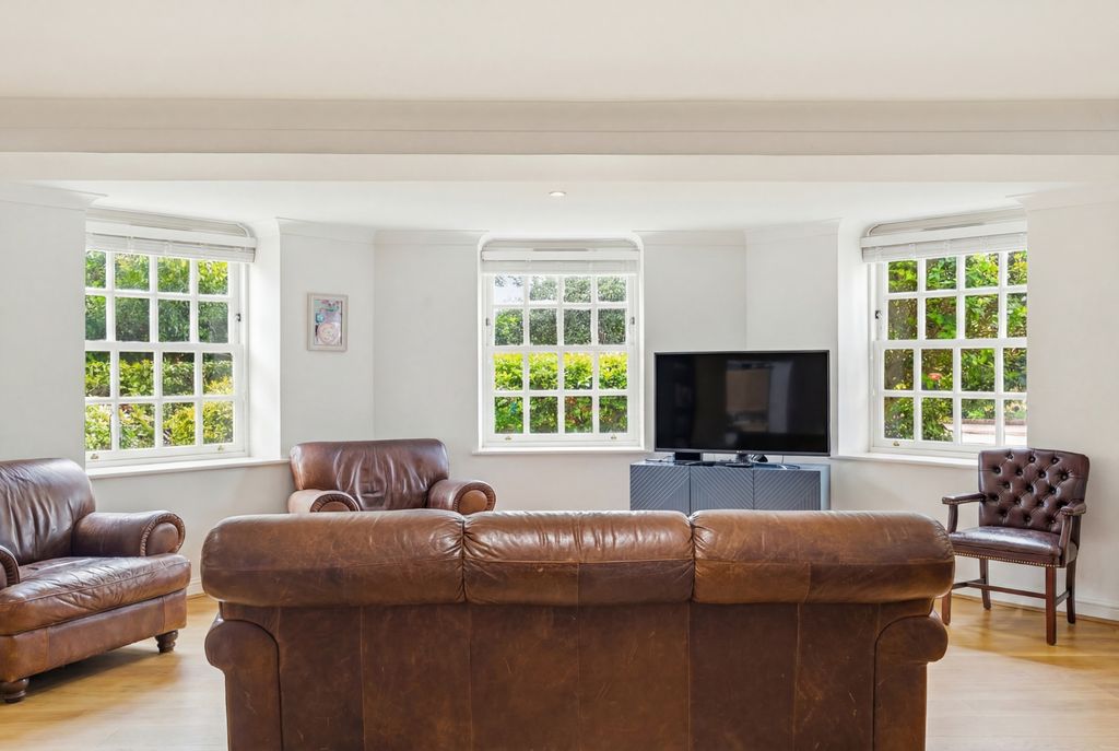 Property photo 2 of 17 Photo 6