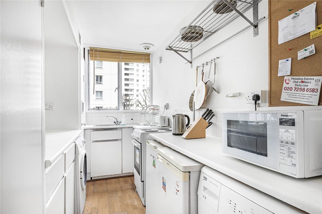 Property photo 3 of 17 Kitchen