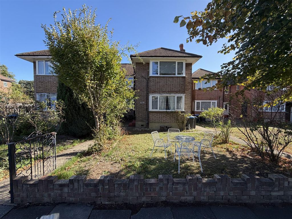 Property photo 1 of 9 Palmers Road N11