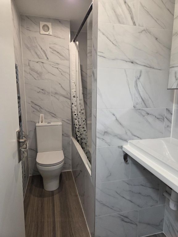 Property photo 3 of 11 Room