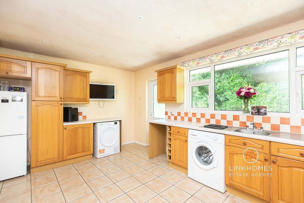 Property photo 2 of 33