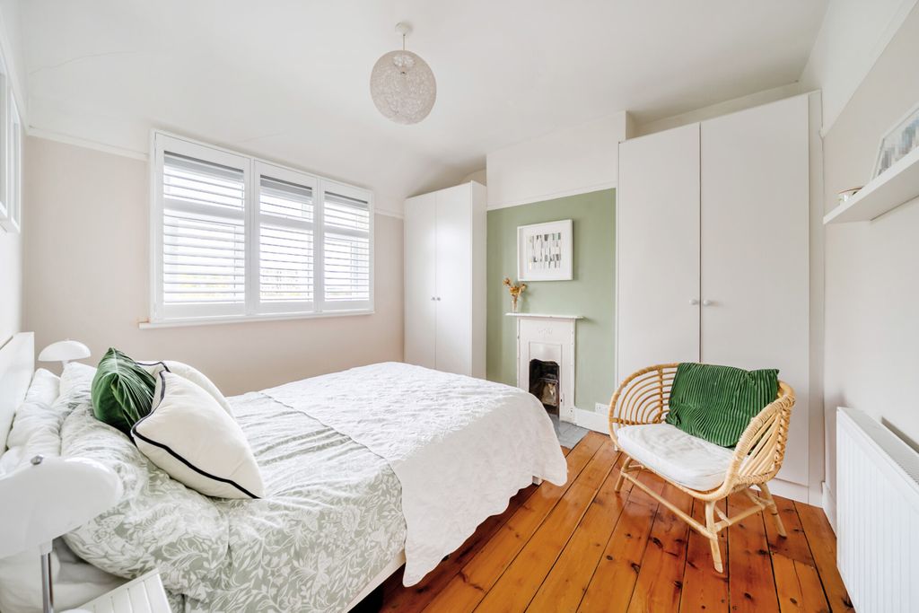 Property photo 3 of 19 1370252-11-68F791...