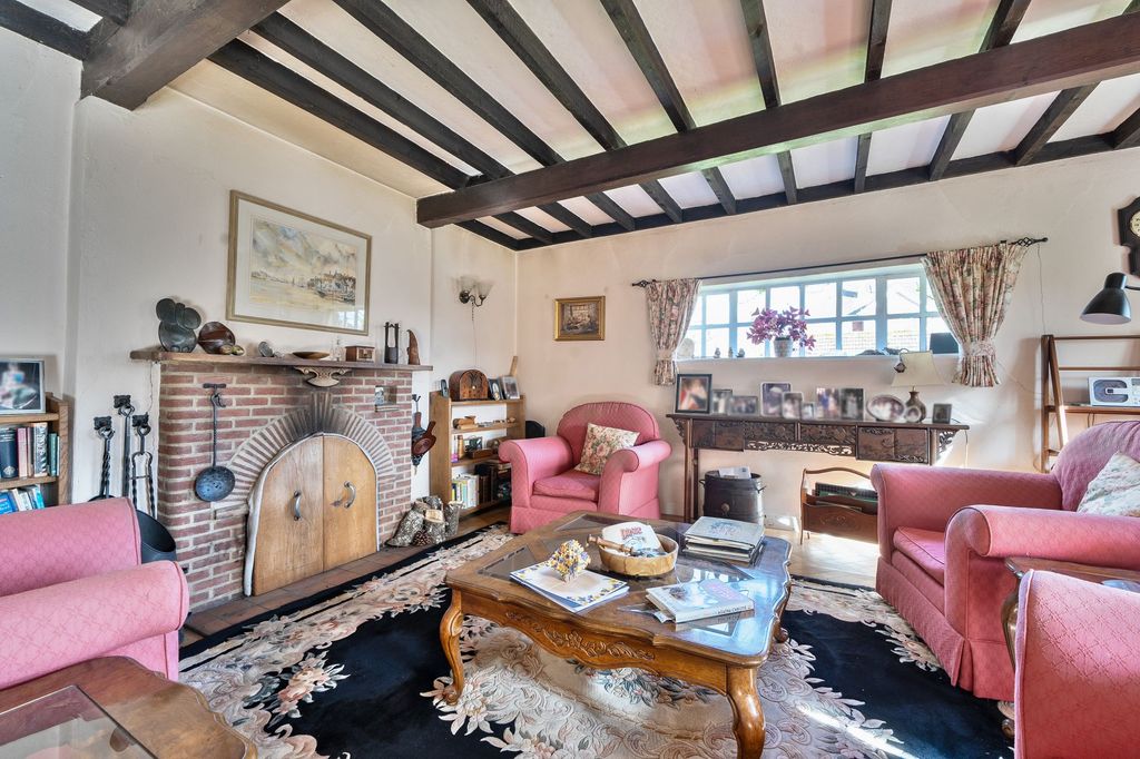 Property photo 3 of 17 Sitting Room