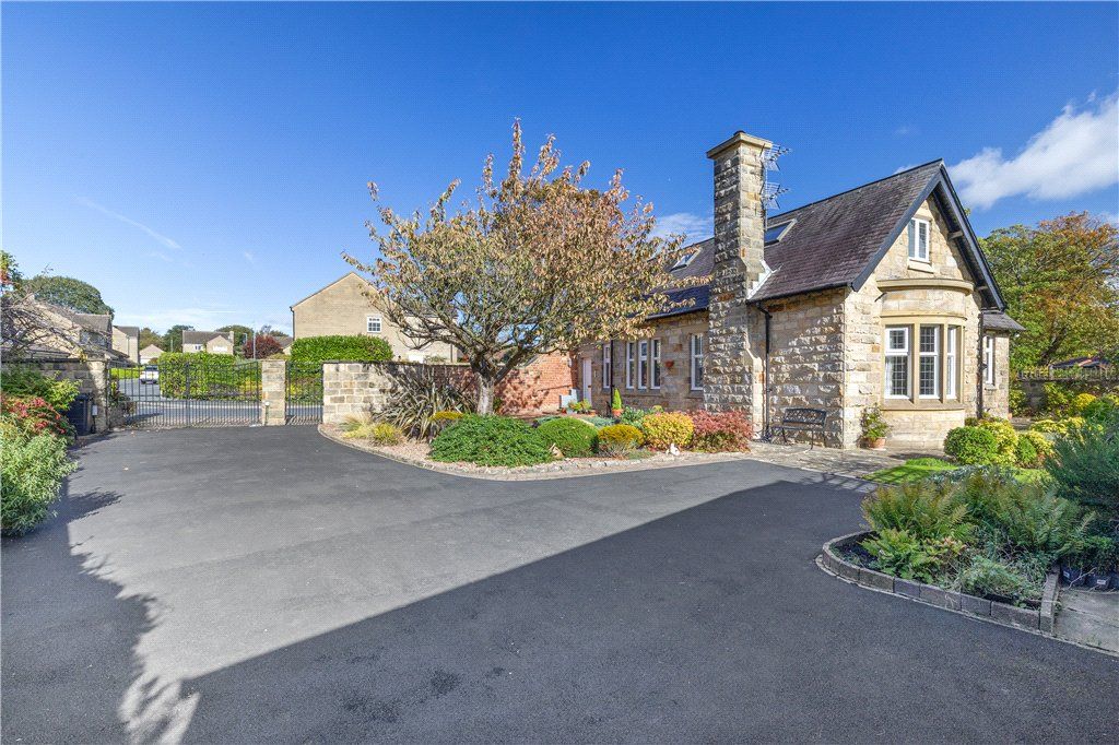 Property photo 2 of 27 Driveway