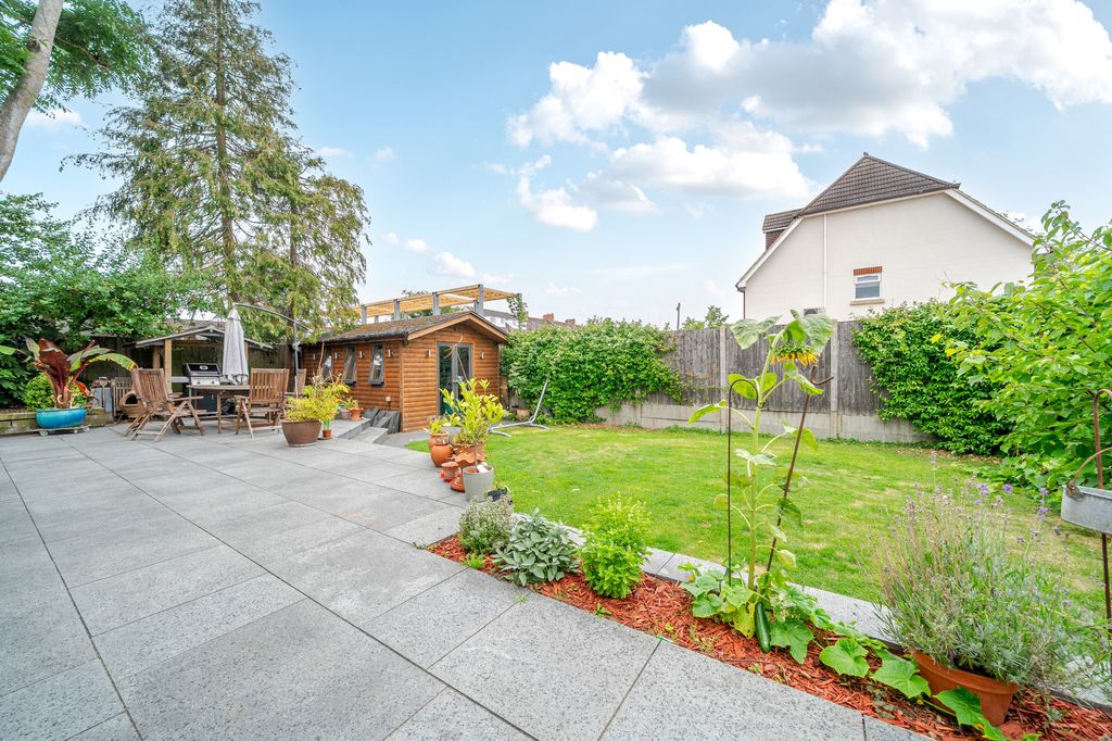 Additional image 17 of 5 bed detached house for saleGravel Road, Farnborough GU14