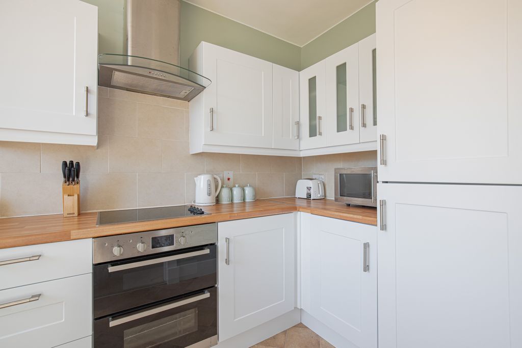 Property photo 3 of 10 Kitchen2
