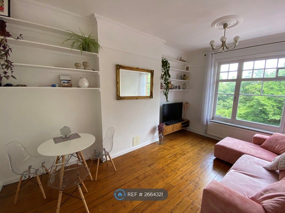 Property photo 1 of 12 Living Room