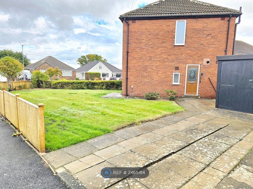 Property photo 2 of 18 Large Front Garden