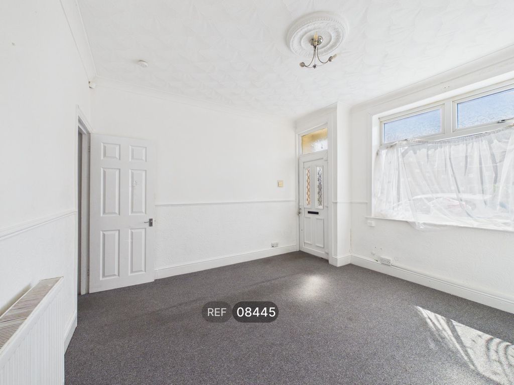 Property photo 3 of 18 Living Room