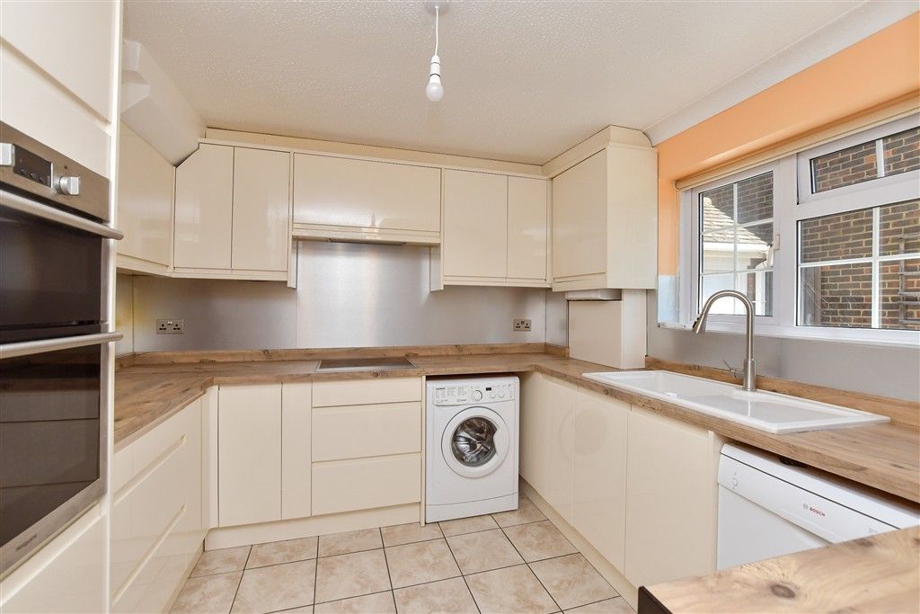 Property photo 2 of 12 Kitchen