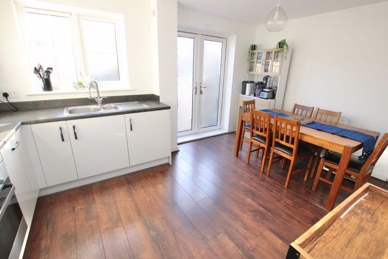 Property photo 2 of 7 Photo 5