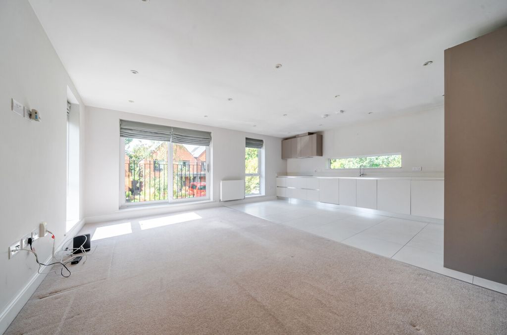 Property photo 3 of 12 1346848-13-68Bebc...