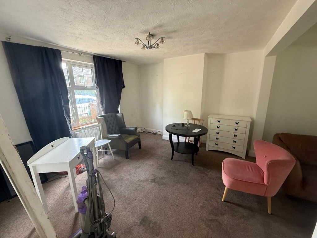 Property photo 2 of 10 Living Room