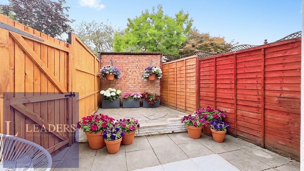 Property photo 3 of 13 Garden