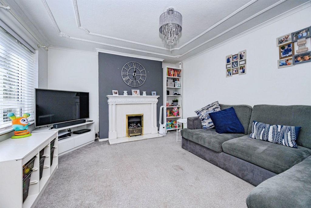 Property photo 2 of 20