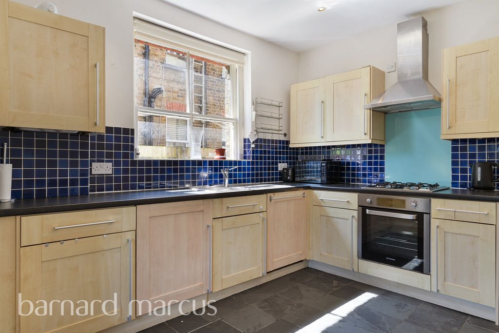 Property photo 3 of 12