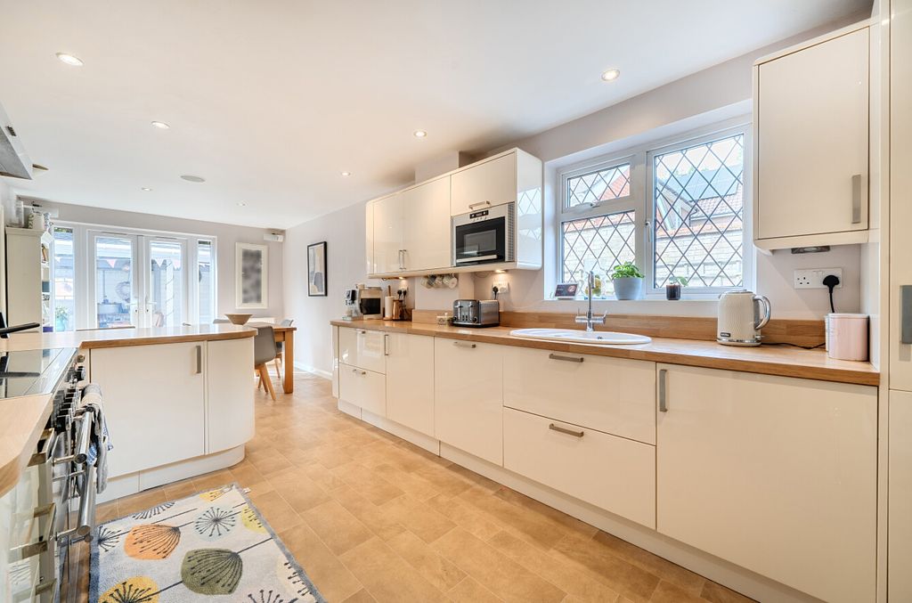 Property photo 2 of 16 1452011-9-69F4ba4...