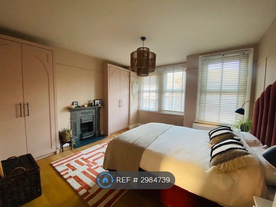 Property photo 3 of 11 Main Bedroom