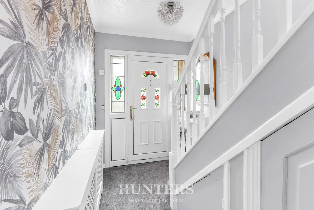 Property photo 2 of 21 Round Thorn Road (12).Jpg