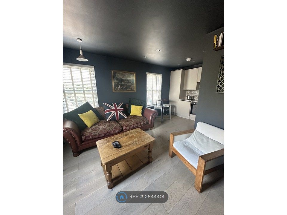 Property photo 1 of 11 Lounge