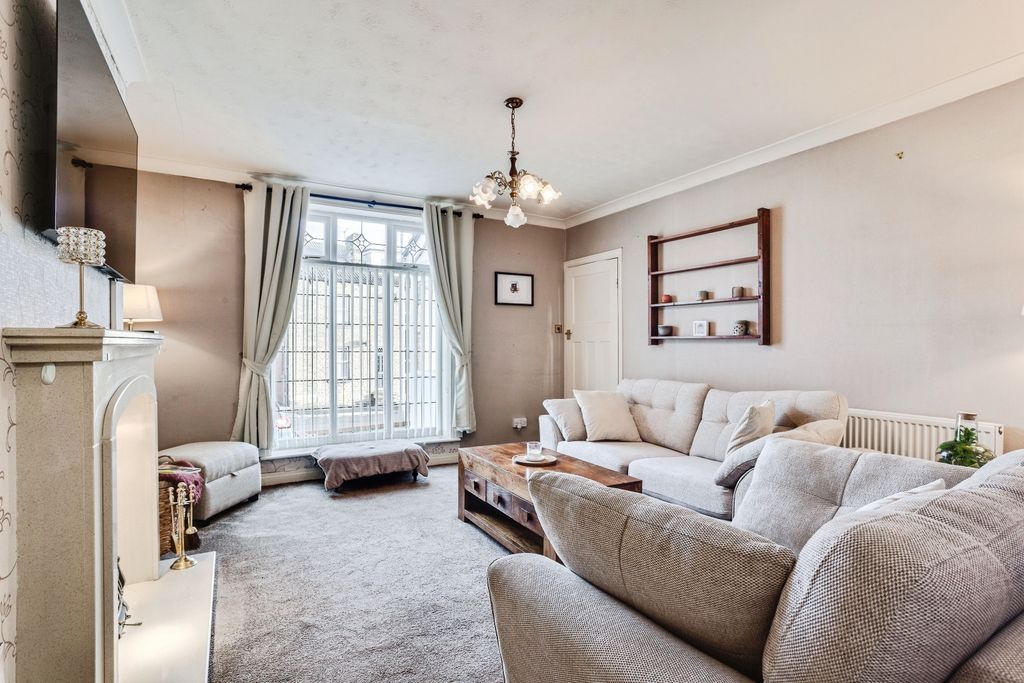 Property photo 3 of 14 Lounge