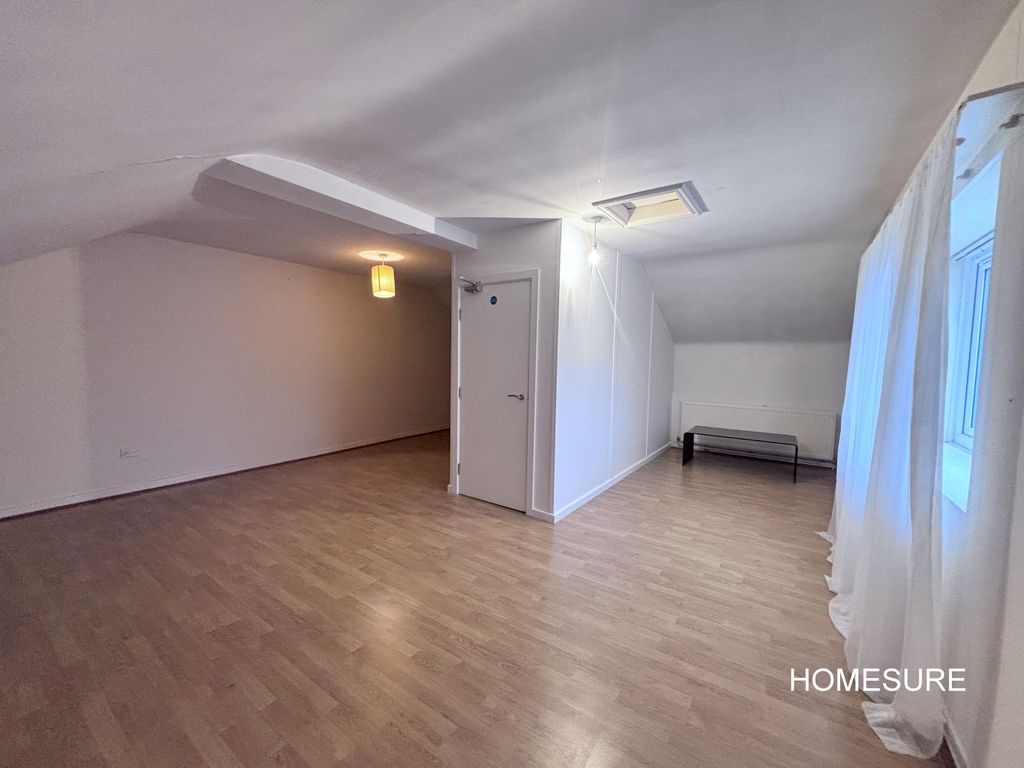 Property photo 2 of 10 Master 1