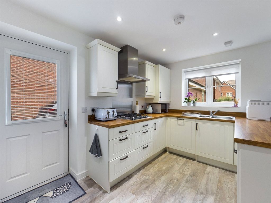 Property photo 2 of 21 Kitchen