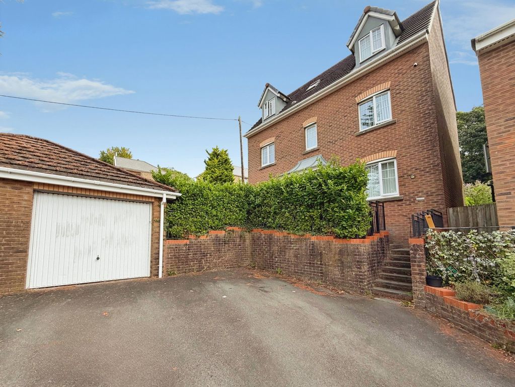 Property photo 1 of 21