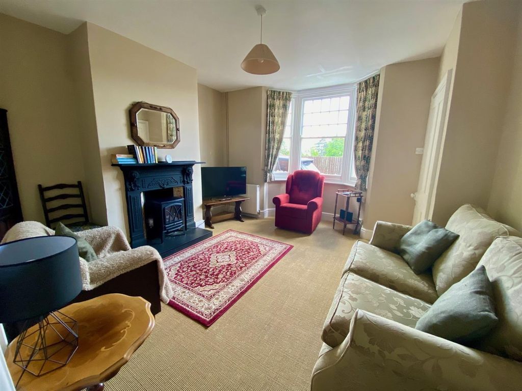 Property photo 2 of 13 Spring Sitting 2.Jpg