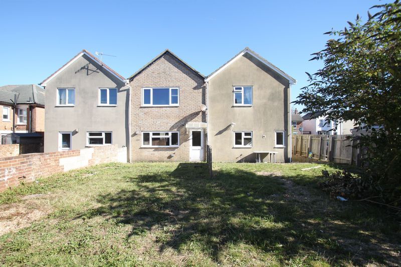 Property photo 1 of 9 Photo 10