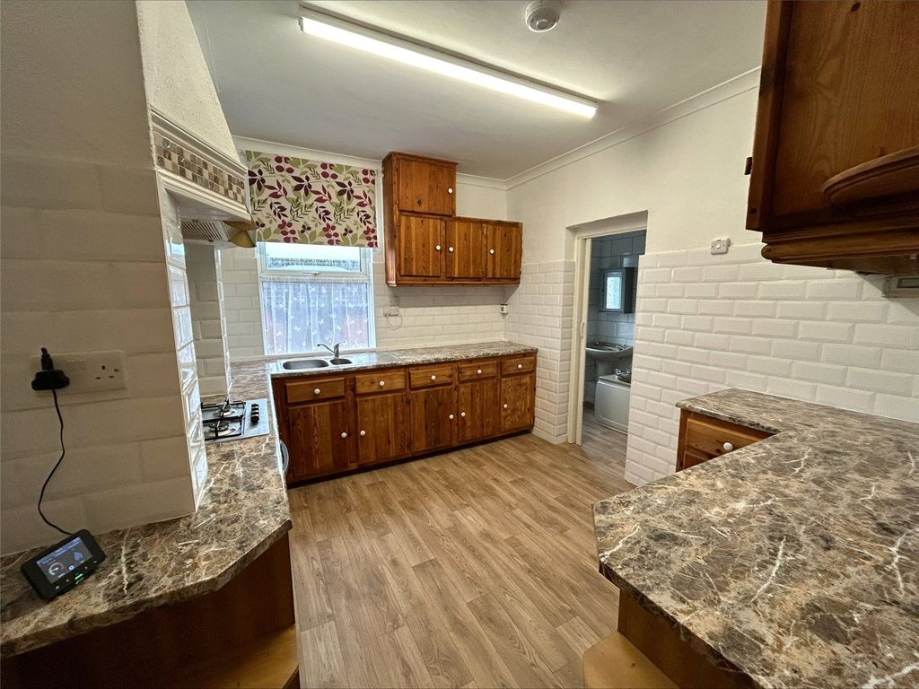 Property photo 3 of 9 Kitchen