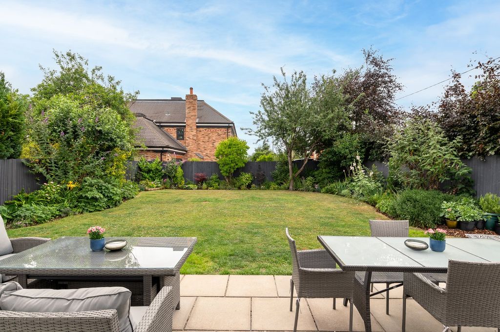 Property photo 2 of 33