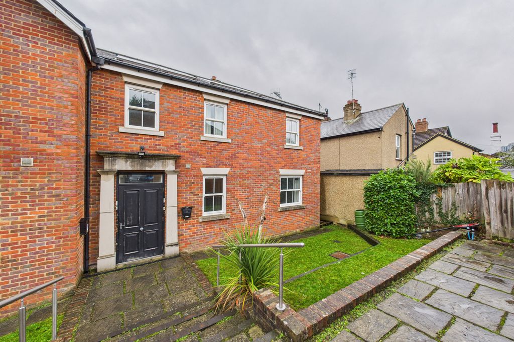 Property photo 1 of 9