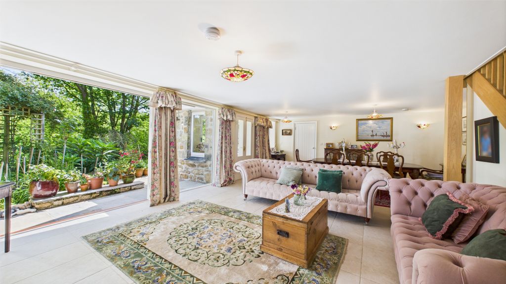 Property photo 3 of 23 Gallery