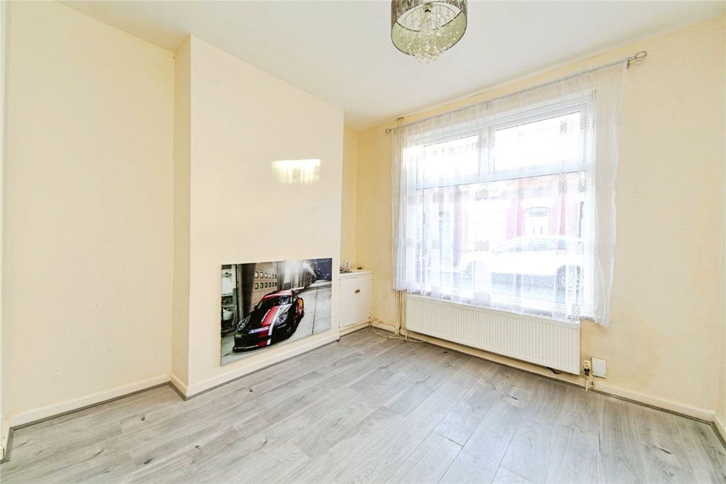 Property photo 2 of 18 Picture No. 16