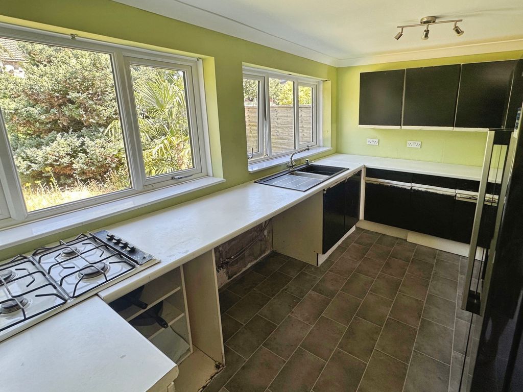 Property photo 3 of 13 Kitchen
