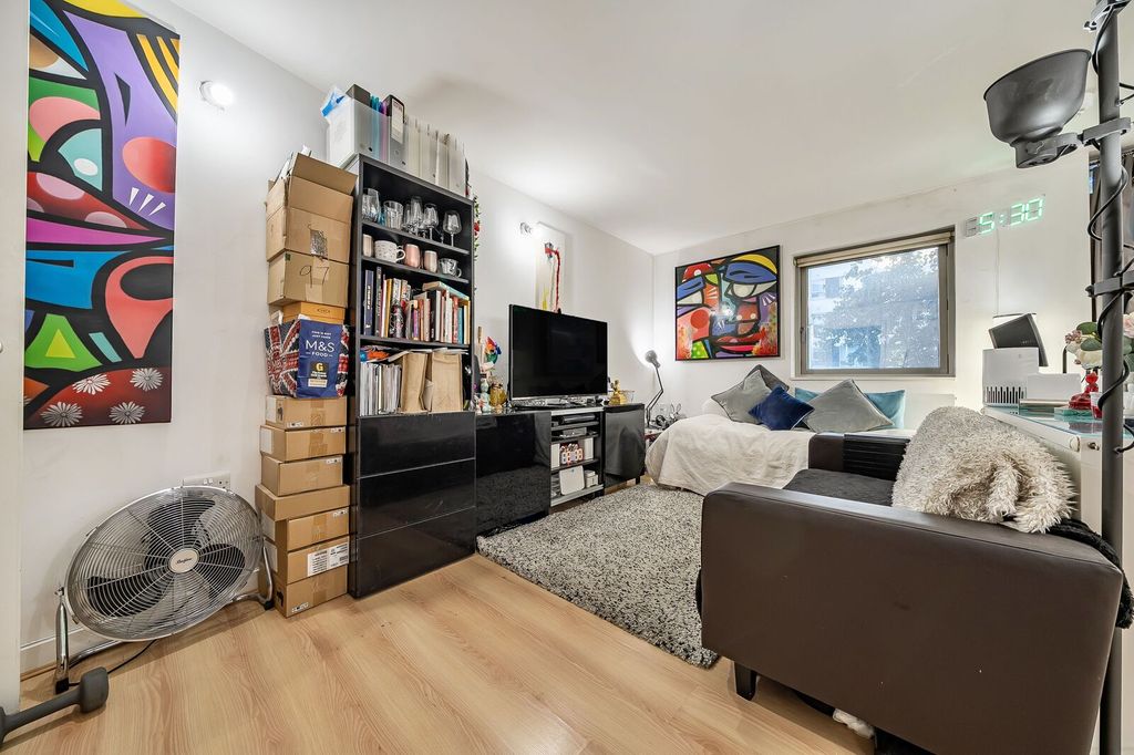 Property photo 2 of 9