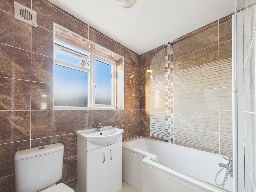 Property photo 1 of 8 Bathroom