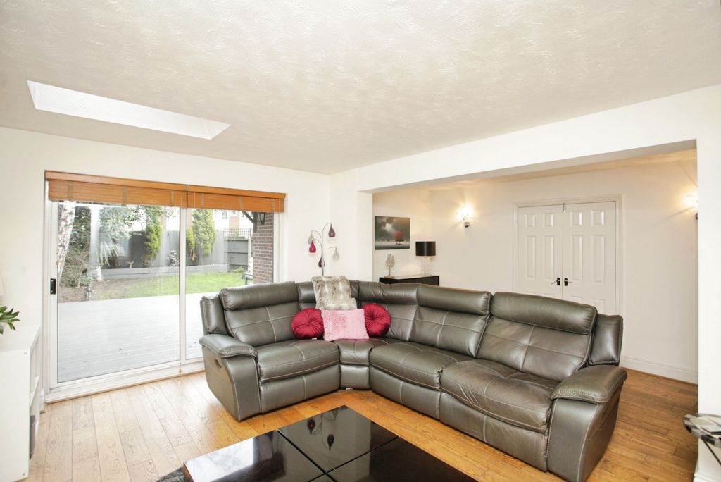 Property photo 3 of 20 Pbox-Img.Jpg