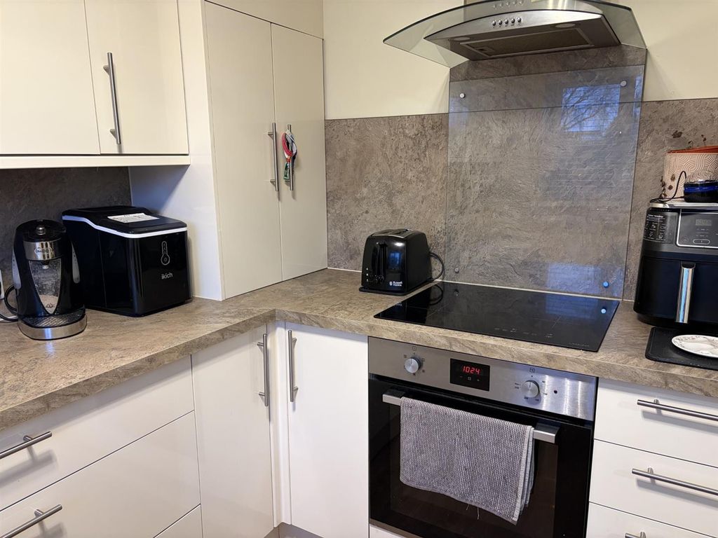 Property photo 2 of 12 Kitchen 2.Jpg