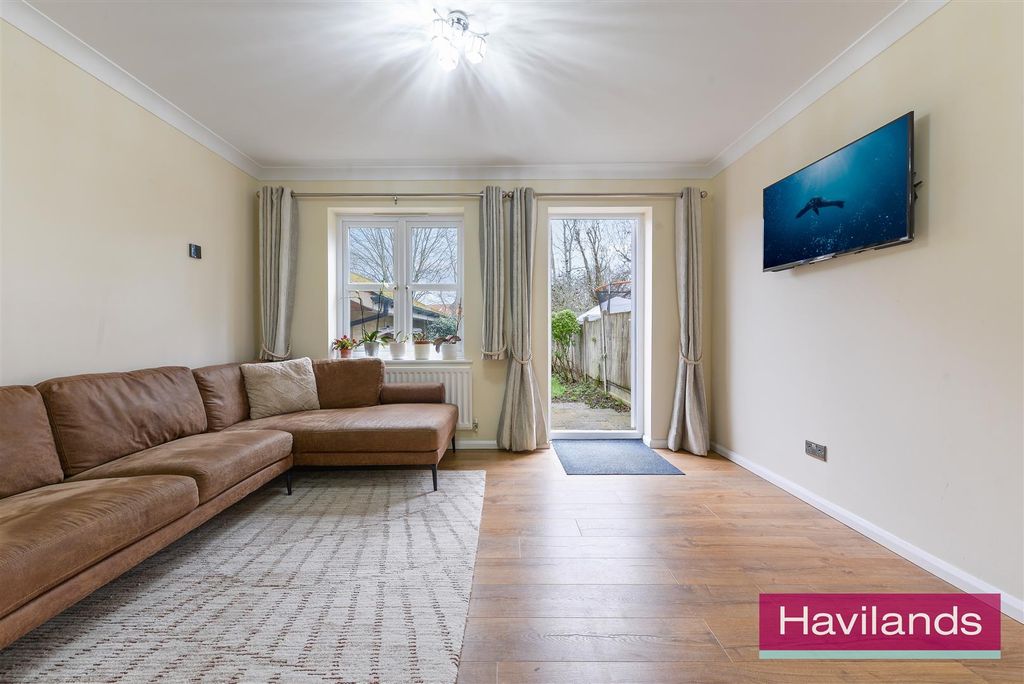 Property photo 3 of 20 Bayliss Close-9.Jpg