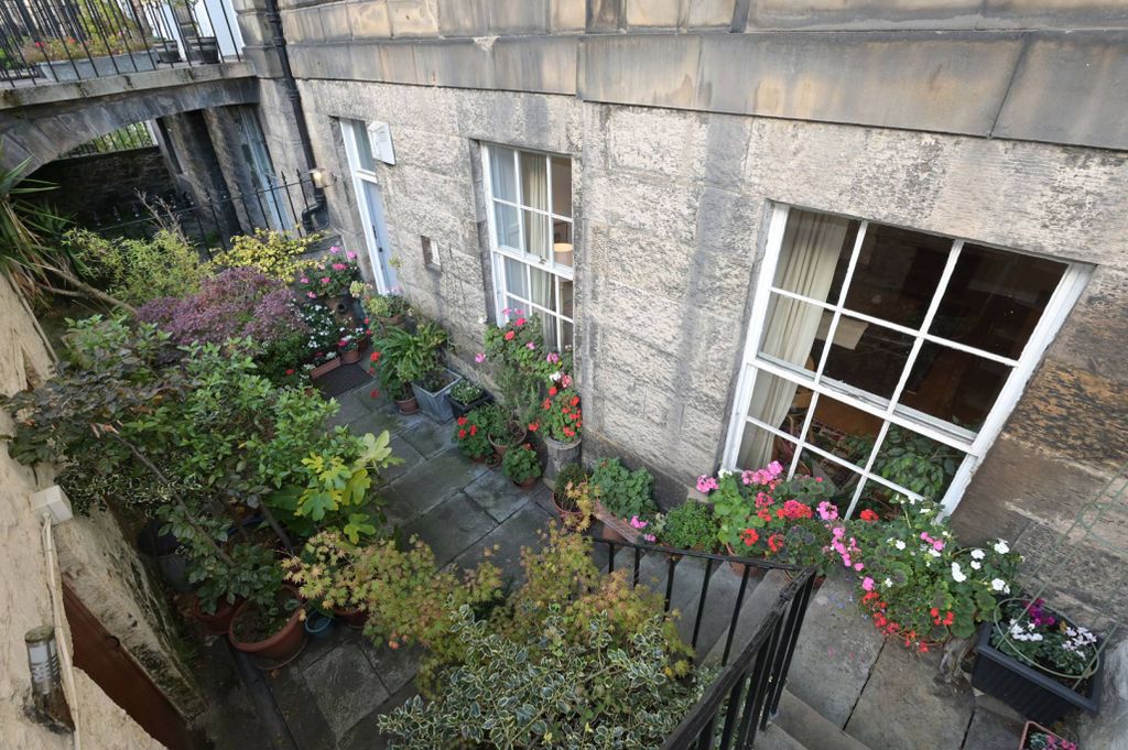 Property photo 2 of 30