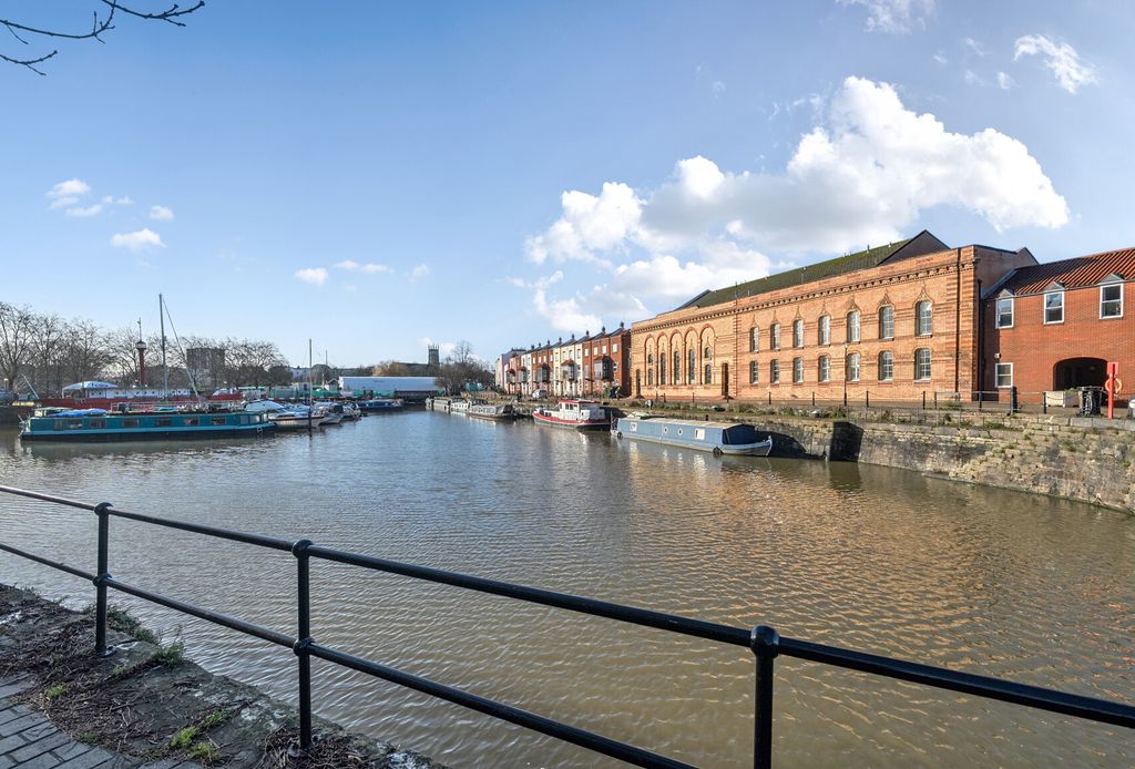 Property photo 1 of 19 1393455-2-6945418...