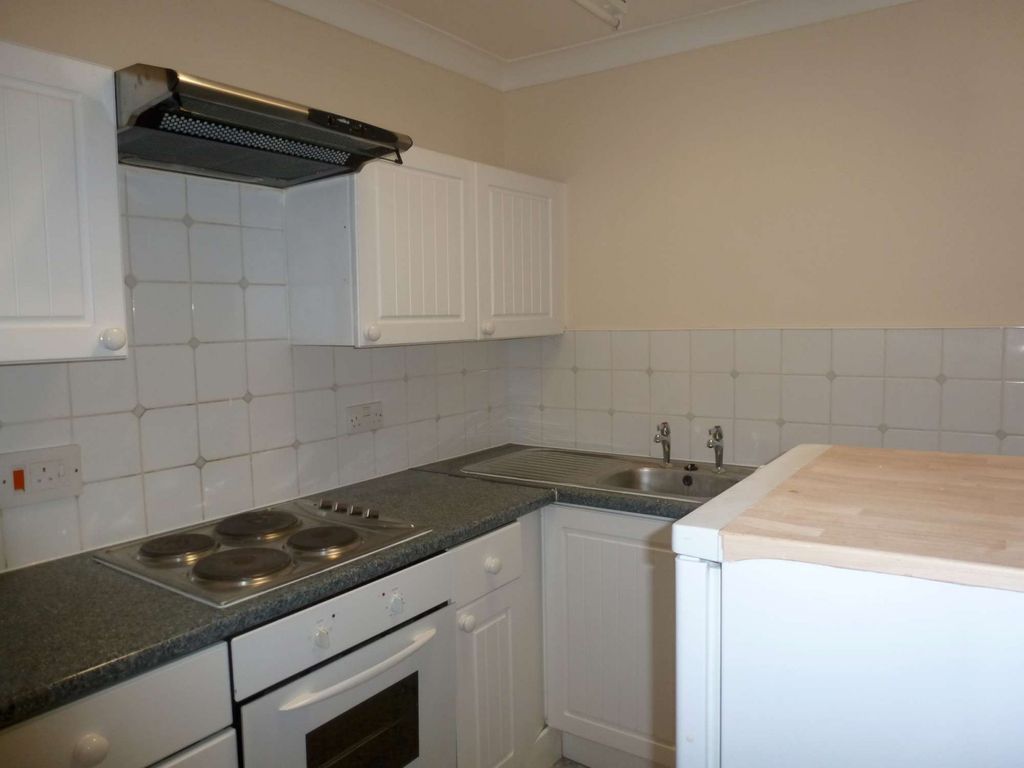 Property photo 2 of 8 Kitchen