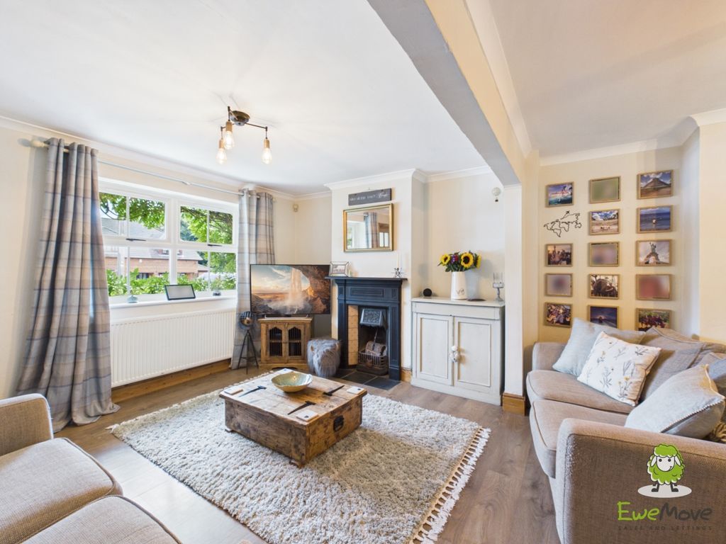 Property photo 3 of 34 Ewemove Estate Agents Basingstoke - 29 Roman Road