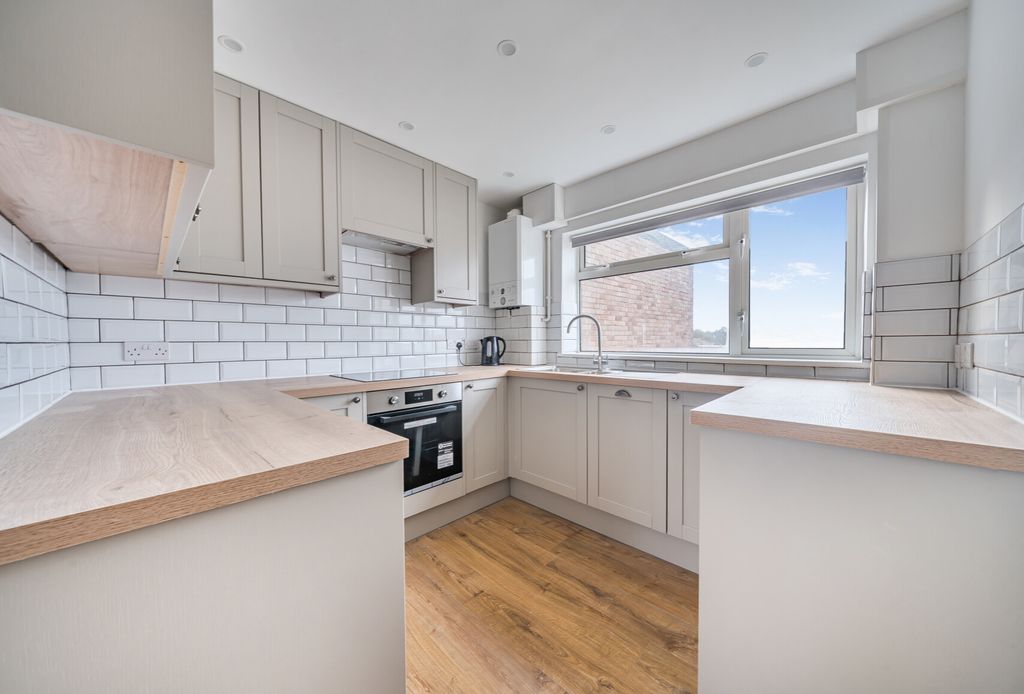 Property photo 1 of 13 1406401-2-697B420...