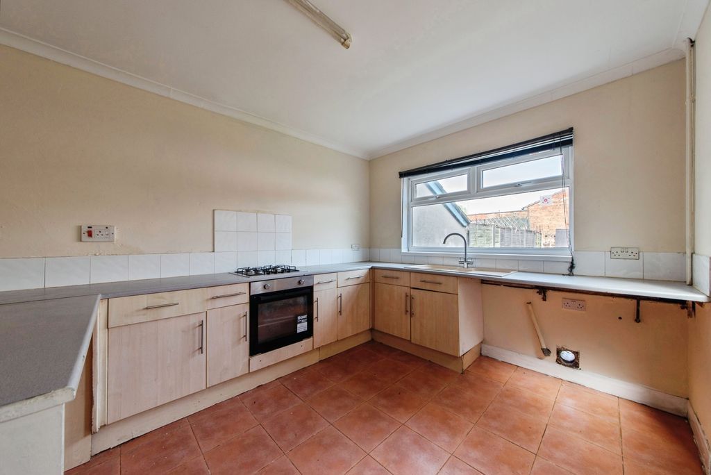 Property photo 2 of 10 Kitchen